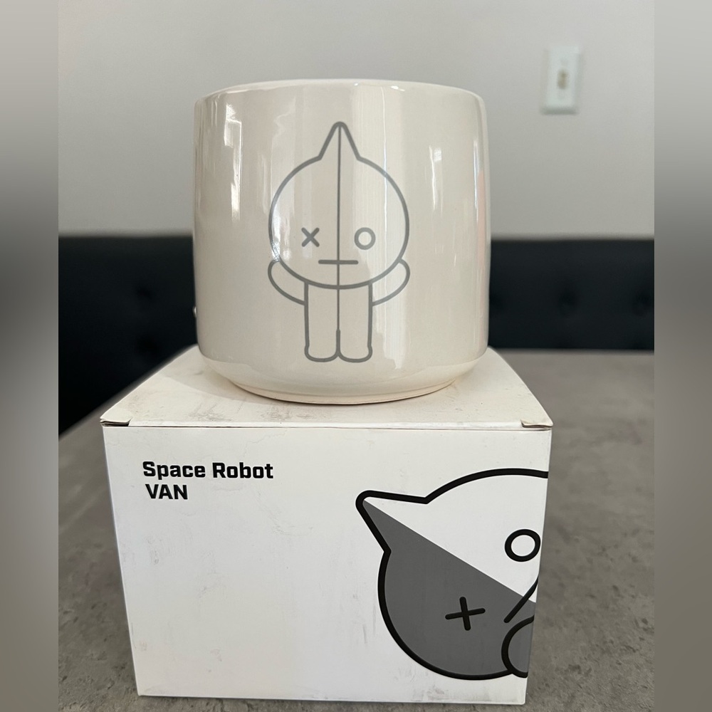 Official Line Friends BT21 x Paris Baguette Limited Edition Van Mug - Broken